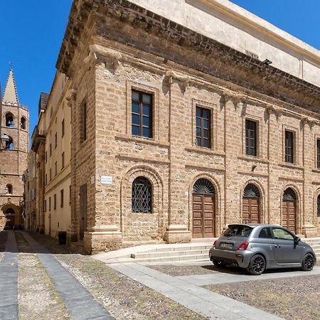 Апартаменты La Finestra Sul Teatro Альгеро Экстерьер фото