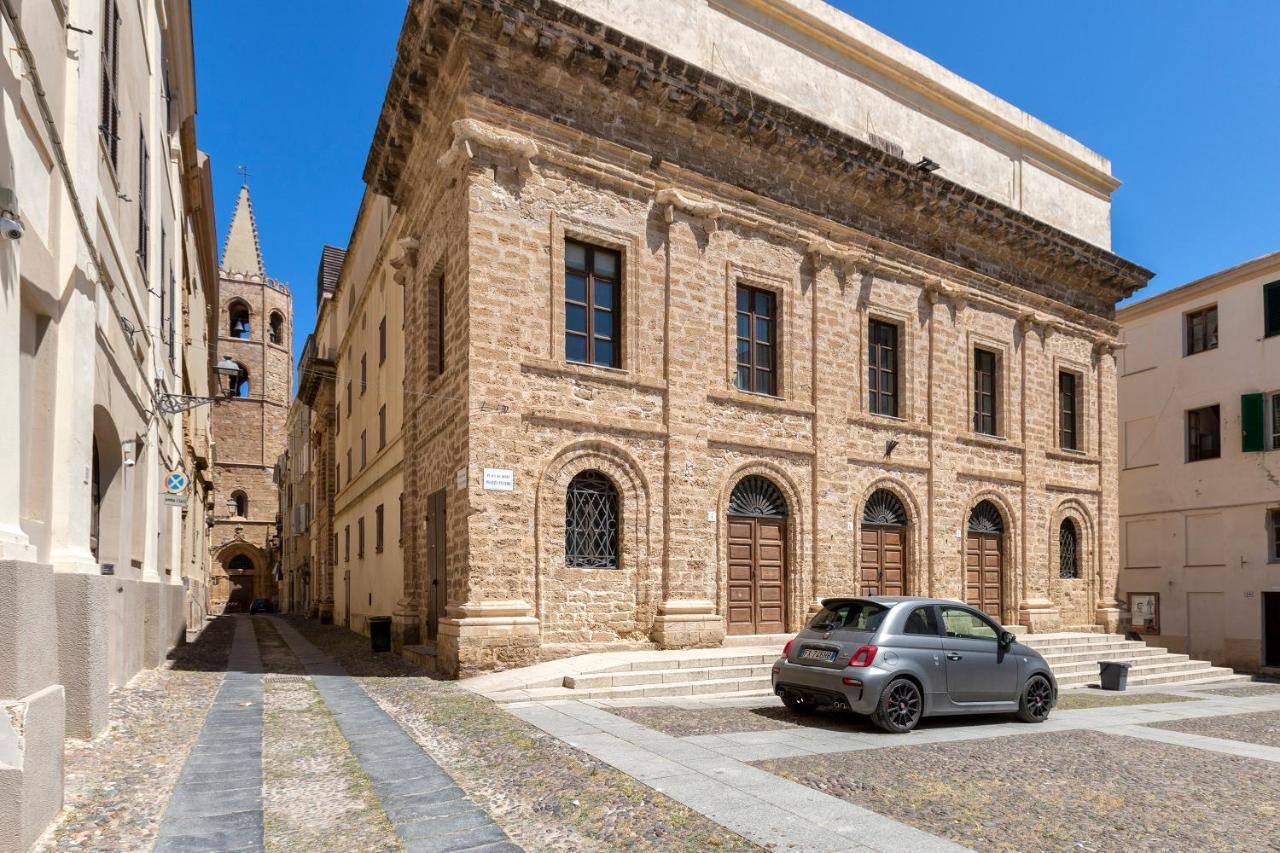 Апартаменты La Finestra Sul Teatro Альгеро Экстерьер фото